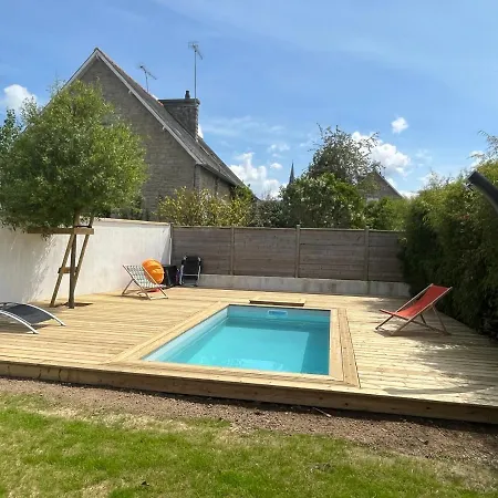 Charmante Maison Avec Piscine Beaussais Sur Mer Exterior photo