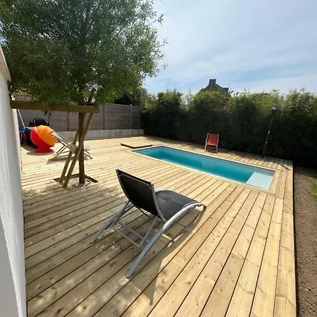 Charmante Maison Avec Piscine Beaussais Sur Mer Exterior photo